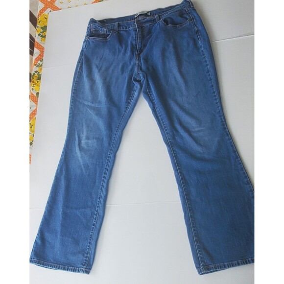 Levis 515 Boot Cut Jeans Womens Blue Denim size 14 34x30 Mid Rise Med Wash - Picture 2 of 11